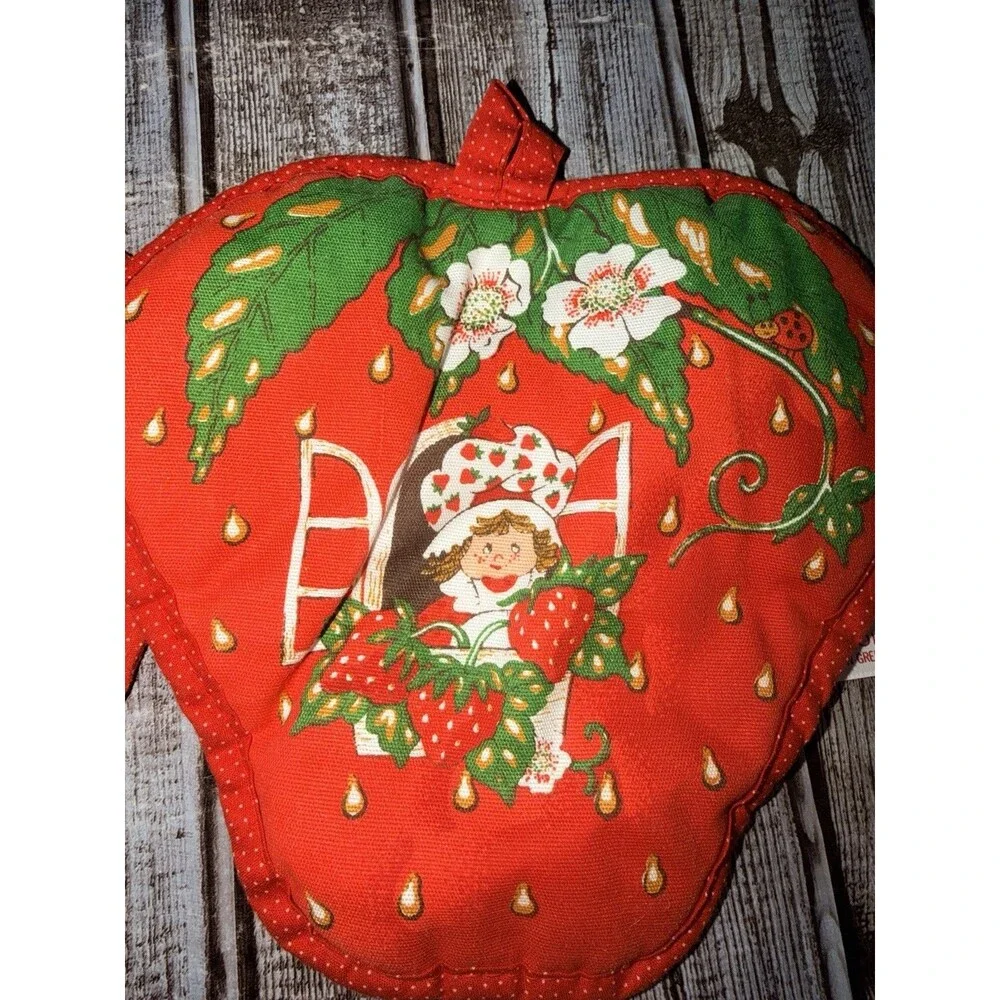 Vintage 1980s Strawberry Shortcake Strawberry Shaped Oven Mitt Pot‎ Holder Set